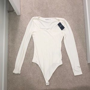 ‘Soft A&F Cozy’ collection white bodysuit